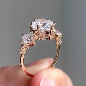 Anillo Trilogía Vintage de Moissanita con Corte Princesa de 3.45 TC, Estilo Art Deco Pasado-Presente-Futuro, Oro Rosa Sólido de 14k, Anillo de Tres Piedras, Hecho a Mano - Product Image 2