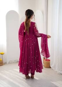 Ensemble Anarkali Salwar Kameez en Faux Georgette Gaufré avec Dupatta Longue, Séchage Rapide, Coupe Classique, Tenue Ethnique pour Femme pour Mariage - Product Image 2