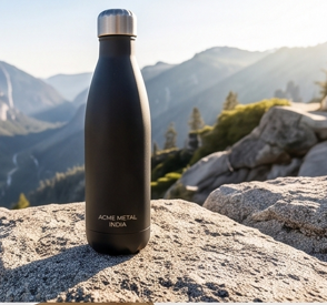 Botella de Acero Inoxidable Premium con Diseño Esmaltado en Negro y Plata, Perfecta para Hidratación Diaria, Gimnasio, Yoga, Viajes y Regalos - Product Image 4