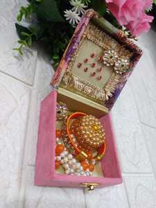 Regalo Tradicional Indio para Bodas Shagun |   Recuerdo para Damas de Honor de Haldi, Mehendi, Sangeet y Nikah |   Regalo Festivo, Regalo para Navratri - Product Image 3