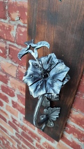 Wrought iron door handle featuring an exquisite floral design and a painted finish – a decorative accent for gates or doors. - Product Image 6