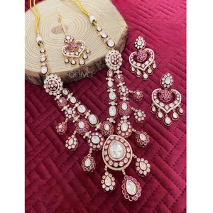 ชุดสร้อยคอพร้อมต่างหูและติกก้าประดับมอยส์ซาไนต์ชุบทองคุณภาพพรีเมียม ดีไซน์ทันสมัย สวยงาม เหมาะสำหรับงานแต่งงานและงานเลี้ยง - Product Image 1