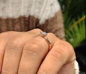 Anillo de diamantes solitario redondo brillante de diseñador con banda artística, joyería fina de lujo premium para compromiso y boda - Product Image 6