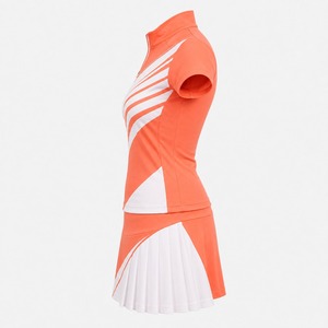 Uniforme de tenis para mujer diseñado con tela ligera de alto rendimiento y un ajuste flexible para movimiento rápido en la cancha de tenis. - Product Image 2