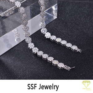Encantador Collar de Tenis con Eslabones Florales y Piedras Brillantes para Mujeres Elegantes, Colecciones de Joyería de Moda y Minoristas - Product Image 3