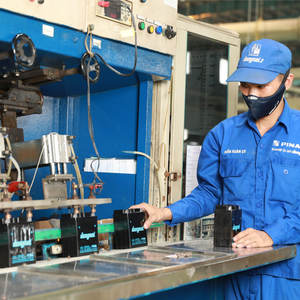 Fabricant fiable de piles AA R6 fournissant des piles alcalines et des piles au zinc-carbone pour de multiples applications - Product Image 6