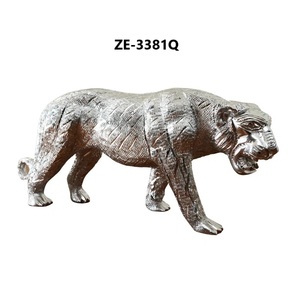Escultura Decorativa de Hierro Hecha a Mano de Primera Calidad, Adorno Moderno para Interiores Residenciales Sofisticados, Pedidos al por Mayor de Metal Hecho a Mano - Product Image 2