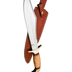 Cuchillo Bowie Hecho a Mano con Hoja Curva de Acero Plateado, Mango de Madera Marrón, Guardacuchillos Dorado y Funda de Cuero, Cuchillos de Caza Personalizados para Exteriores - Product Image 3