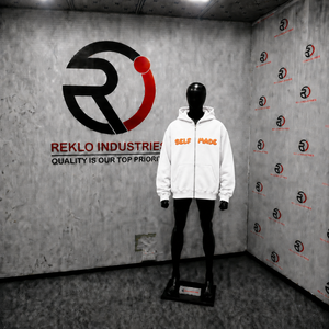 Sudadera con capucha blanca extragrande con cremallera y estampado gráfico naranja hecho a mano, estilo streetwear unisex, corte holgado informal. - Product Image 3
