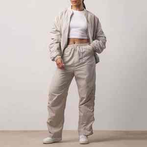 Conjunto de Chaqueta Corta y Pantalones Deportivos Personalizados, Chaqueta Corta con Cierre, Ropa Deportiva de Nailon, Conjunto Deportivo para Mujer, Ropa de Gimnasio, Conjunto para Correr - Product Image 1