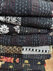 Couverture en patchwork Kantha en coton vintage de couleur noire – Couvre-lit indien fait main, couverture bohème réversible - Product Image 3
