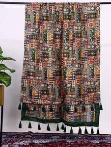 Fournisseur de dupattas en polycoton de qualité supérieure, dernière collection, avec motifs imprimés, travail en feuille métallisée et pompons, de Surat, à prix de gros. - Product Image 2