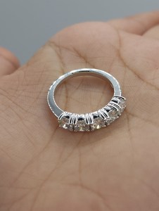Anillo de Oro con 5 Diamantes Cultivados en Laboratorio de 1.50 CT |   Joyería nupcial apilable de lujo certificada por IGI para aniversario de bodas - Product Image 6