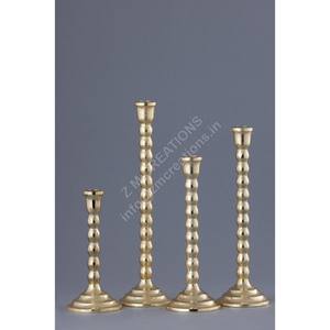 ชุดเชิงเทียนโลหะสีทอง 4 ชิ้น สำหรับงานแต่งงาน ของตกแต่งโต๊ะ อุปกรณ์เสริมหรูหรา ทำด้วยมือ ดีไซน์ทันสมัย - Product Image 1