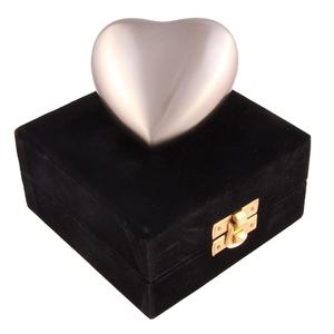 Urna de cremación de corazón con estampado liso OEM, urnas pequeñas personalizadas para mascotas y adultos, recuerdo de cenizas, artesanías, regalo funerario, urna metálica - Product Image 1