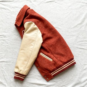 Chaqueta Varsity Bordada para Hombre, Roja, Mezcla de Lana, Informal, para Otoño, con Parche con Logotipo en la Parte Delantera, Diseño de Cierre de un Solo Botón - Product Image 3