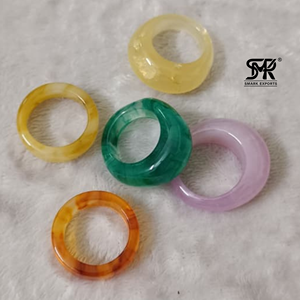 Anillos de Resina con Efecto Mármol de Lujo, Modelo con Patrón, Hechos a Mano, Personalizables, Colección de Joyería Moderna y Contemporánea - Product Image 3