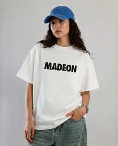 เสื้อยืดผู้ชายลำลองสีขาวลายกราฟิก สตรีทแวร์ ทรงโอเวอร์ไซส์ สวมใส่สบาย - Product Image 1