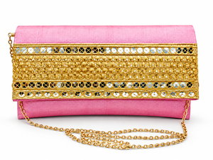 Pochette de soirée rose en soie brute faite à la main avec dentelle Gota dorée et bandoulière chaîne dorée - Product Image 1