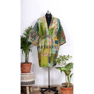 Robe d'été faite à la main, kimono en soie Kantha cousu main, ceinture, patchwork floral bohème, peignoir unisexe, vêtements de nuit pour femmes - Product Image 1