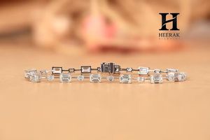 Pulsera de Lujo con Diamantes de Corte Esmeralda Alternados, Joyería Fina de Oro de 18K para Mujer - Product Image 4