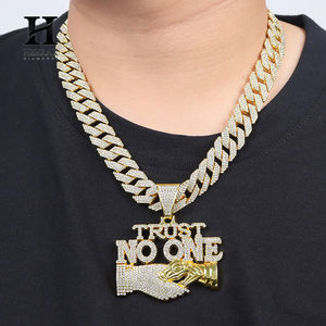 Pendentif Iced Out Trust No One Handshake en Or 18K avec Diamant de Laboratoire, Breloque Hip Hop pour Hommes, Bijoux Personnalisés - Product Image 3