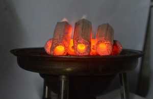 Briquettes de charbon de bois dur hexagonales de haute qualité sans fumée de longue date directement compatibles AA/AB/B Grilles de barbecue - Product Image 6