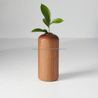 Vase à fleurs en bois sculpté à la main Vase de décoration de maison et de bureau Vase en bois rond en bambou fait à la main