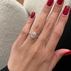 Bague de fiançailles halo avec diamant ovale rose intense fantaisie de 1 carat, cultivé en laboratoire, diamant rose bébé unique, certifié IGI - Product Image 3