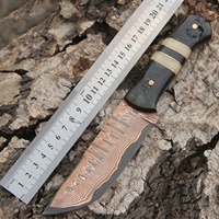 Couteau de chasse en acier Damas DCK007 Dustline Commodities, tendance en Europe, pour collectionneurs, lame en cuivre, poignée en corne de buffle noir
