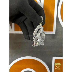 จี้โลโก้ตัวอักษรแบบกำหนดเอง ประดับเพชรโมอิสซาไนต์ ผลิตจากเงินแท้ 925 - Product Image 2