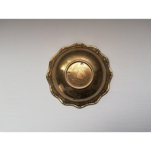 El tazón de latón para servir, muy popular, es una inversión en la belleza atemporal de la cocina. El brillo del latón crea una presentación cautivadora. - Product Image 3