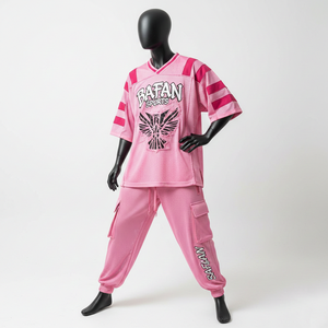 ชุดกางเกงเจอร์ซีย์ตาข่ายสำหรับผู้ชาย 180 GSM ผ้าโพลีเอสเตอร์น้ำหนักเบา สีชมพูลายทาง พิมพ์ลายสกรีนโลโก้ตามสั่ง ชุด 2 ชิ้น สำหรับผู้ชาย - Product Image 1