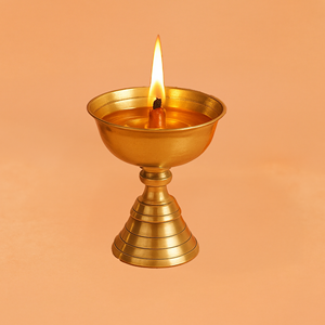 Soporte de Latón para Diya, Lámpara de Aceite Tradicional Hecha a Mano para Decoración de Templos y Hogares, Regalos - Product Image 4