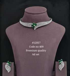 Collier ras du cou vintage 12057 en zircon cubique de qualité supérieure, plaqué rhodium, motif feuille et couronne, idéal pour les bijoux de mariage et les soirées. - Product Image 2
