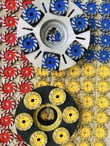 Disque de meulage diamant 100mm Base adhésive 50 à 55mm épaisseur OEM grain personnalisable #30 à #120 pour pierre à béton Vietnam - Product Image 2