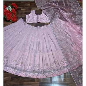 Fournitures de fête de créateur, élégant lehenga choli avec un magnifique dupatta pour les occasions spéciales - Product Image 1