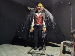Zombie animatronique de <span class=keywords><strong>maison</strong></span> <span class=keywords><strong>hantée</strong></span> à la main avec mouvements personnalisables pour les attractions effrayantes - Product Image 5