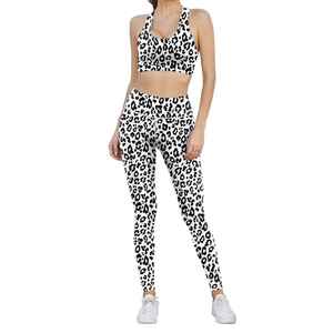 Ensemble de yoga pour femmes de qualité supérieure, vente chaude, vêtements de fitness respirants, nouvelle mode, léger, taille adulte, ensemble de yoga sans couture - Product Image 1