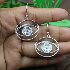 Boucles d'oreilles pendantes en argent sterling 925, motif œil maléfique fait main, forme géométrique, style bohème minimaliste pour femmes - Product Image 4