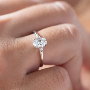 แหวนเพชรทรงกลมเจียระไนแบบบริลเลียนท์สำหรับผู้หญิง ตัวเรือนทอง 14k ประดับเพชรแบบกรงเล็บ - Product Image 3