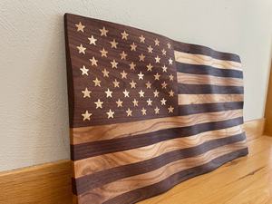 Planche à découper en bois d'acacia en forme de drapeau américain, plateau de service, passe au lave-vaisselle, épaisseur 2,0 cm, Jour de l'Indépendance du 4 juillet - Product Image 5