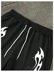 Ensemble T-shirt et short d'été pour homme, streetwear, épaules tombantes, surdimensionné, avec impression graphique personnalisée et short à cordon de serrage - Product Image 5