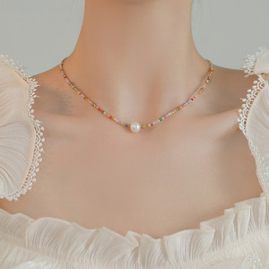 Collier en perles d'eau douce colorées de style rétro pour femmes, design de niche, clavicule, luxe léger, sensation haut de gamme - Product Image 1
