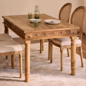 Ensemble de table à manger en bois massif artisanal de luxe pour 4 personnes, avec des sculptures florales ornées, finition naturelle en cannage - Product Image 1