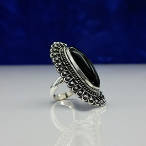 Bague artisanale en onyx noir, bijou bohème, pierre naturelle noire, cadeau pour elle - Product Image 1
