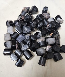 Piedras Preciosas Naturales de Primera Calidad: Jaspe Rojo, Ojo de Tigre, Amatista, Cristales Pulidos y Rodados para Sanación y Amor - Product Image 3