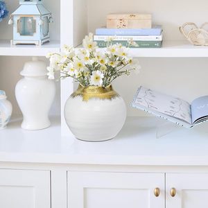 Vase de sol minimaliste en métal noir Floral Haven, fait main, texture géométrique, forme ovale décorative - Product Image 5