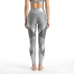 Leggings deportivos para mujer, con tela suave, elasticidad en cuatro direcciones y ajuste cómodo para rutinas de pole dance. - Product Image 5