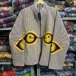 Chaqueta de algodón Suzani hecha a mano en India, chaqueta corta bordada a mano, abrigo unisex, chaqueta corta Suzani hecha a mano - Product Image 3
